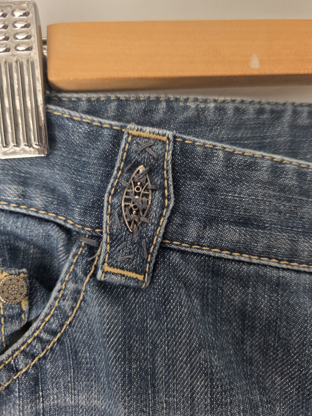 Elie Tahari Straight Leg Jeans Medium Wash Classic Denim (No Size Tag – Size 8 - Picture 4 of 12